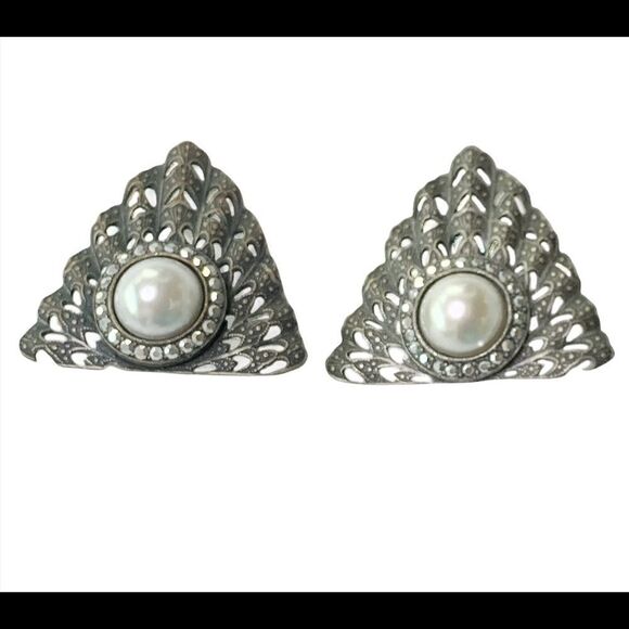 Banana Bob Art Deco silver filagree pearl earrings - Picture 5 of 5